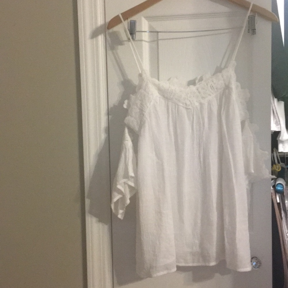White lace tank with sleeves size Like new cond.